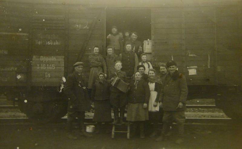 Jeden z transportu volyňských Čechů v roce 1947