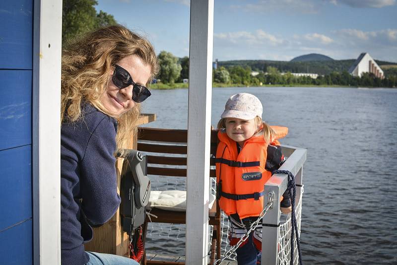 Hausbót Calante je kompletně dílem zručného Petra Vaňače.