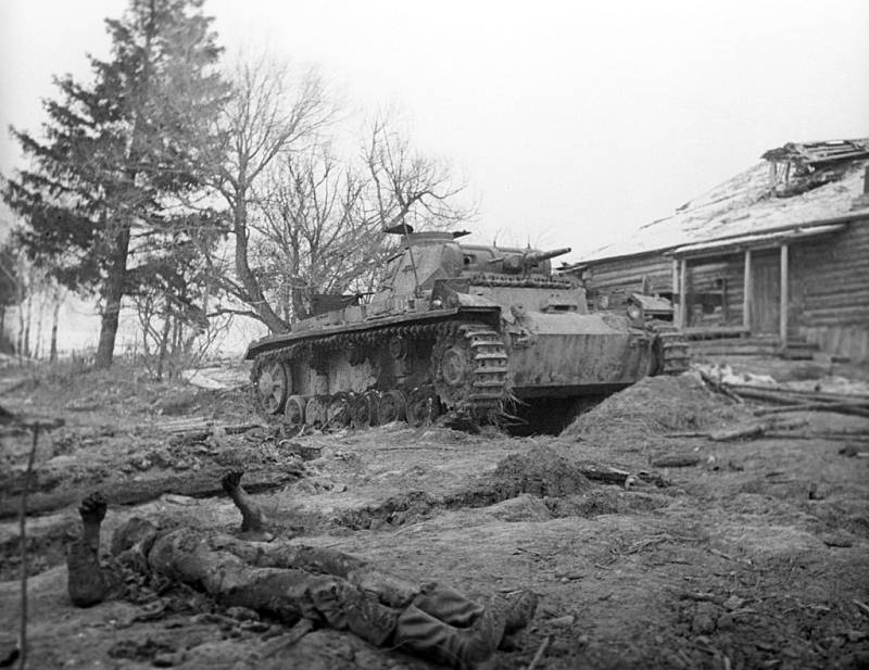 Zničený německý PzKpfw III u obce Skirmanovo, mezi Volokolamskem a Istrií západně od Moskvy