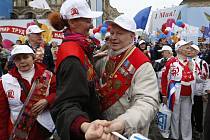 V Moskvě se dnes koná několik manifestací. Tu hlavní na Rudém náměstí organizuje Federace nezávislých odborů. Jejím hlavním motem je „Mír! Práce! Máj!".