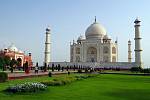 Tádž Mahal. Nyní jedna z nejvyhledávanějších turistických atrakcí na světě vznikla jako památník nehynoucí lásky, která překoná i smrt.