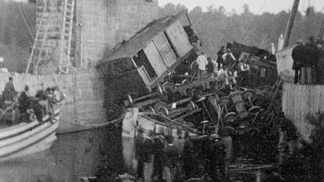 Autentický snímek z železniční nehody v kanadském Beloeilu, k níž došlo 29. června 1864. Obětmi tohoto největšího kanadského železničního neštěstí 19. století se stali zejména přistěhovalci ze střední Evropy