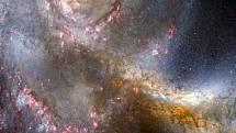Za čtyři a půl miliardy let se naše galaxie (Mléčná dráha) srazí s galaxií v souhvězdí Andromedy