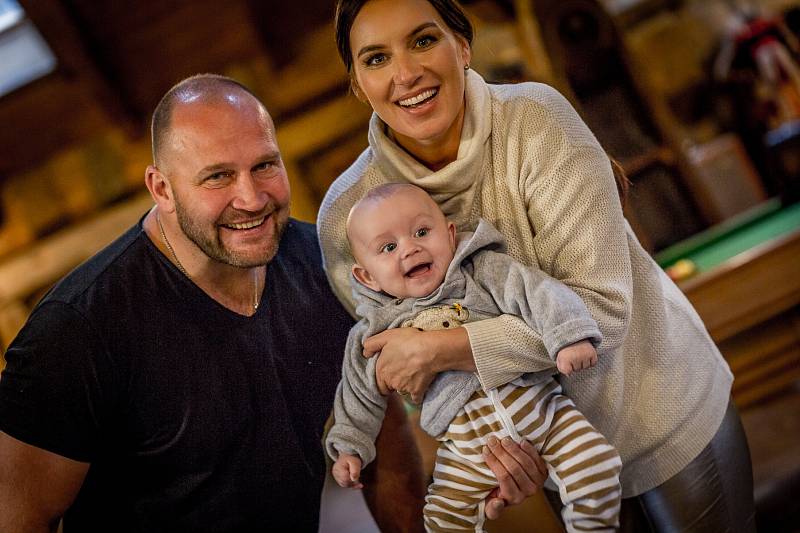 S manželem Jiřím Šlégrem si k desátému výročí společného života nadělili syna Rona