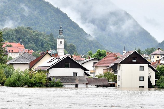 Slovinsko a jižní Rakousko postihly bleskové záplavy. Řada obcí je pod vodou