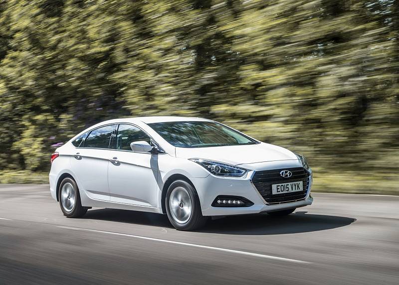 Hyundai i40 (příplatek 10 000 Kč) - celkem: 839 990 Kč