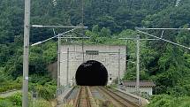 Vjezd do japonského podmořského železničního tunelu Seikan na ostrově Honšú.