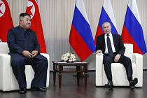 Ruský prezident Vladimir Putin (vpravo) a severokorejský vůdce Kim Čong-un během schůzky ve Vladivostoku 25. dubna 2019.