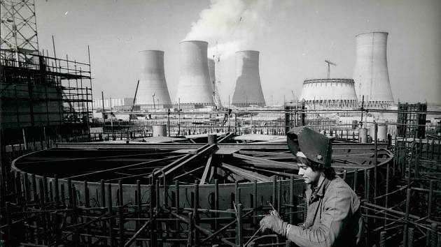 Slovenská jaderná elektrárna Jaslovské Bohunice. Její první reaktor byl spuštěn v prosinci 1972, fungoval však jen něco málo přes čtyři roky. Po havárii v únoru 1977 byl natrvalo vyřazen  z provozu