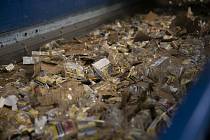 Každý rok se v České republice zlikviduje přes 80 milionů krabiček klasických i zahřívaných cigaret. Jedny končí v důsledku konci kolků, jiné zase kvůli absenci kolků