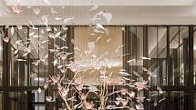 Křišťálová oáza klidu, kterou vytvořili skláři z Preciosy pro šanghajský hotel Shangri-La.