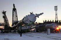 Kvůli chybičce v projektu se ukázalo, že nosná raketa Sojuz, dopravená na kosmodrom, se nevejde do montážní linky, kde má být dokončena a vyzkoušena. Ilustrační foto.