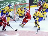 Tomáš Filippi (uprostřed) se snaží prosadit proti Švédsku.