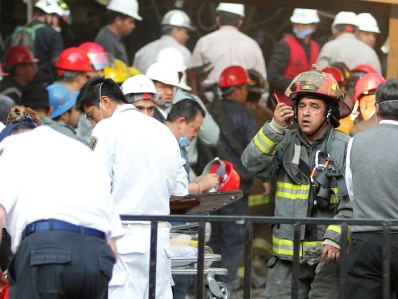 Výbuch v hlavním sídle mexické státní ropné společnosti Pemex si vyžádal mnoho životů.