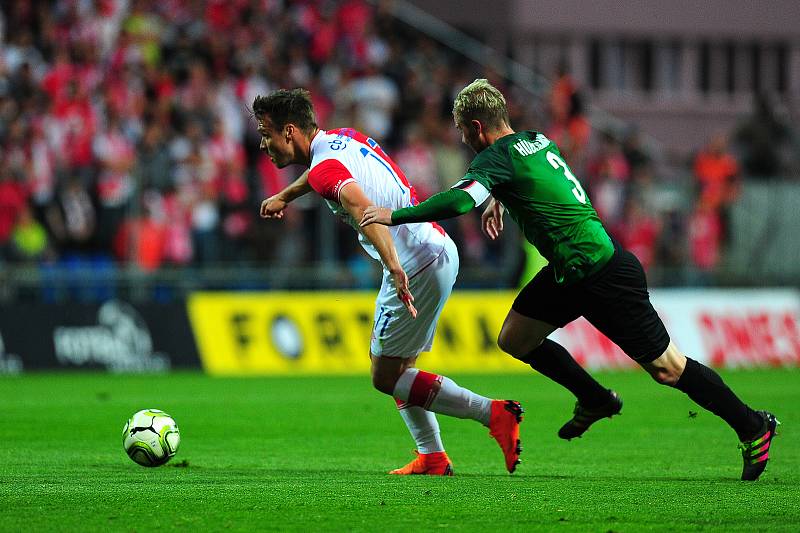 Fotbalové utkání finále MOL Cupu mezi celky SK Slavia Praha a FK Jablonec 9. května v Mladé Boleslavi. Stanislav Tecl vs. Tomás Hübschman.