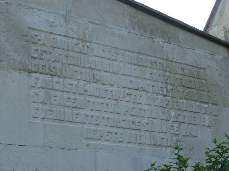 Památník masakru v obci Treznea