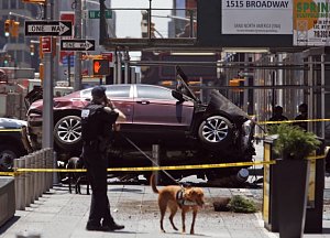 Incident na Times Square v New Yorku. Auto najelo do lidí