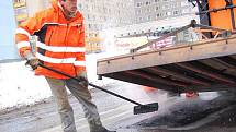 V Příbrami byl v pondělí 24. ledna 2011 představen český patent - stroj Silkot, který umí efektivně opravovat výtluky a děravé silnice.  Při ukázce panovalo snad nejhorší možné počasí, bylo mokro, nasněžíno a teplota kolem nuly.