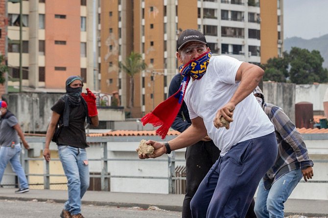Obyvatelé Venezuely vyrazili do ulic na protest proti prezidentu Madurovi