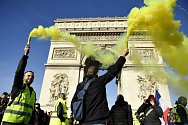 Žluté vesty se staly symbolem protestů proti vládě ve Francii v roce 2018