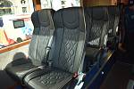 Na luxusních autobusových sedačkách může cestovat dalších 12 členů expecie