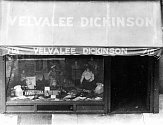 Obchod s panenkami na Madison Avenue v New Yorku, který si otevřela špionka Velvalee Dickinsonová