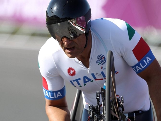 Alessandro Zanardi vyhrál na paralympiádě silniční závod.