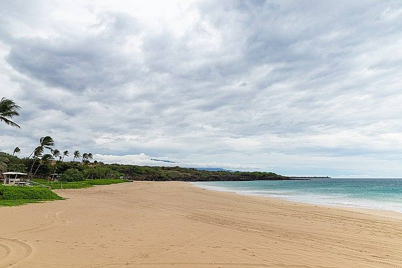 Krásné pláže nabízí i Havajské ostrovy. Hapuna Beach State Recreation Area se dostala do žebříčku nejlepších pláží pro rok 2022. Nabízí čisté moře, bílý písek a je ideálním místem pro vodní sporty.