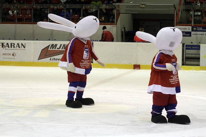 Bob a Bobek jako maskoti mistrovství světa v hokeji v roce 2015.
