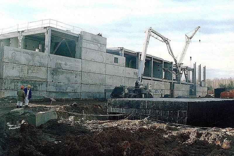Stavební ruch v utajovaném jaderném komplexu Majak. V tomto komplexu došlo v roce 1957 k takzvané Kyštymské katastrofě.