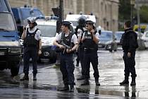 Incident v Paříži u katedrály Notre Dame