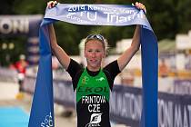 Triatlonistka Vendula Frintová ovládla závod Evropského poháru v Karlových Varech.
