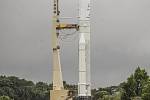 Přípravy na start Webbova teleskopu na raketě Ariane 5 z Francouzské Guyany.