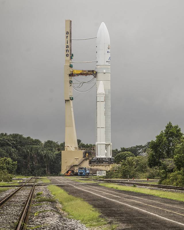 Přípravy na start Webbova teleskopu na raketě Ariane 5 z Francouzské Guyany.