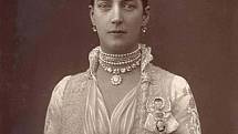 Královna Alexandra Dánská, manželka britského krále Eduarda VII. Král svou ženu často podváděl, ona mu ale po celý život zachovala věrnost.
