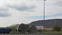 Gobustan. Národní park (součást UNESCO), kde kromě bahenních sopek najdete také nejrůznější skalní kresby. Prý jsou staré až čtyři tisíce let.