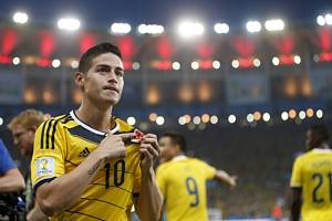 James Rodríguez z Kolumbie se raduje z výstavního gólu proti Uruguayi.