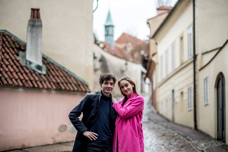 Denis Šafařík a Anna Kadeřávková při fotografování pro Deník.