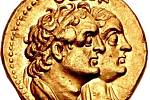 Přístav Berenice Troglodytica získal jméno po Ptolemaiově matce Bereniké I., manželce Ptolemaia I. Sótéra (na minci jsou vyobrazeni oba manželé)