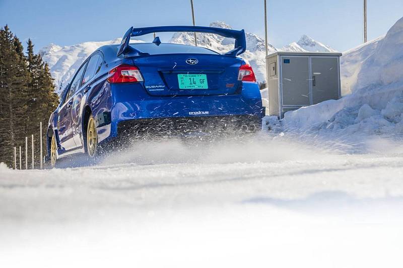 Subaru WRX STI na bobové dráze ve Svatém Mořici.