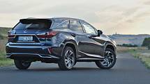 Lexus RX 450hL.