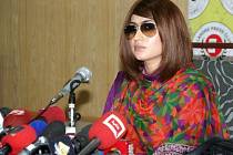Mladou pákistánskou hvězdu sociálních médií Kandíl Balúčovou uškrtil její bratr. 