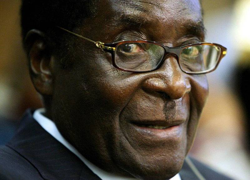 Bezohledná kampaň prezidenta Roberta Mugabeho, ostře namířená proti opozici před blížícím se druhým kolem prezidentských voleb 27. června, rozrušila politiky nejen Africké unie, ale i Spojených států.