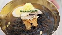 Podovány budou i studené pohankové nudle z proslulé restaurace Okryugwan v Pchjongjangu.