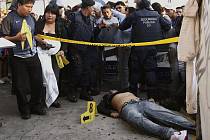 Tragédie v nočním klubu v Mexico City. Při policejní razii bylo ušlapáno 12 lidí