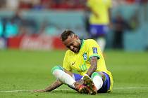 Stejné obavy Brazilců jako před osmi lety na domácím šampionátu - zraněný Neymar a kolem budoucnosti ústřední hvězdy řada otazníků.