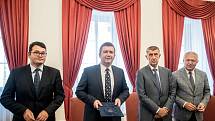 Andrej Babiš a Jan Hamáček podepsali 10. července koaliční smlouvy o spolupráci ANO a ČSSD ve vládě.