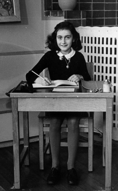 Anna Franková v roce 1940 v Amsterdamu. Snímek od neznámého fotografa