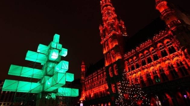 Abstraktní vánoční strom v Bruselu