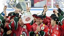 Hráči Frölunda HC se radují z vítězství.